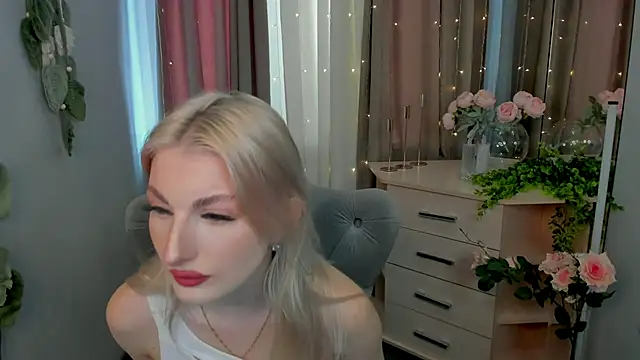Snapshot of Sarrah_blush chatting on September 17, 2025, 8:16 am Sarrah blush online show from September 17, 2025, 8:16 am
