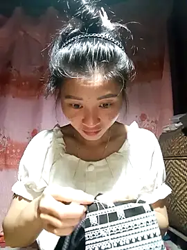 Phuongphuongg online show from September 27, 2025, 2:12 pm