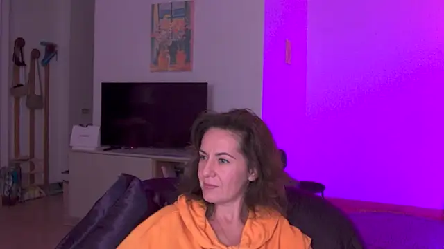 Witch in Silk online show from October 17, 2025, 1:20 am