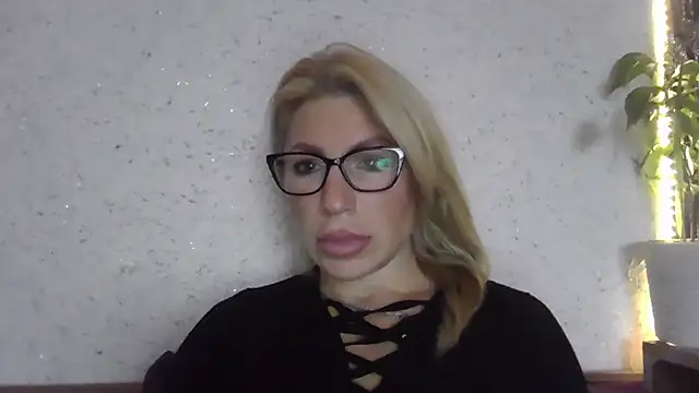 Snapshot of fox_red_lady7 chatting on November 6, 2025, 9:13 am fox red lady7 online show from November 6, 2025, 9:13 am