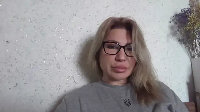 Snapshot of fox_red_lady7 chatting on March 7, 2026, 7:15 am fox red lady7 online show from March 7, 2026, 7:15 am