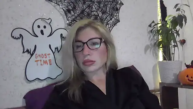 Snapshot of fox_red_lady7 chatting on October 27, 2025, 7:04 pm fox red lady7 online show from October 27, 2025, 7:04 pm