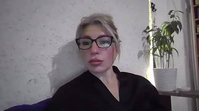 Snapshot of fox_red_lady7 chatting on November 17, 2025, 5:06 pm fox red lady7 online show from November 17, 2025, 5:06 pm