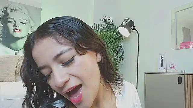 LUNAA    online show from November 20, 2025, 3:51 am