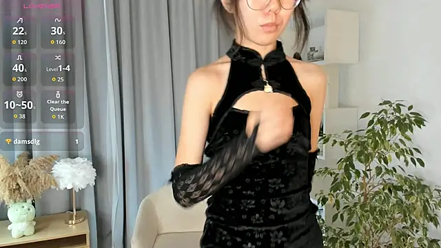 UdelaDodson online show from October 16, 2025, 2:20 am