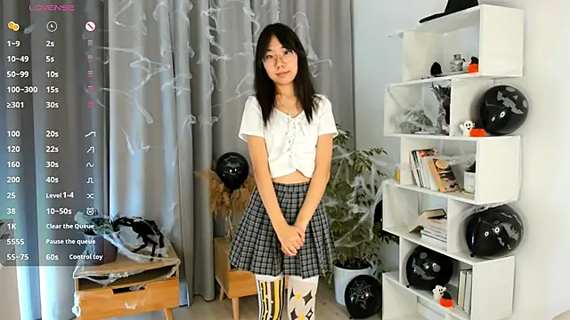 UdelaDodson online show from October 30, 2025, 1:15 am