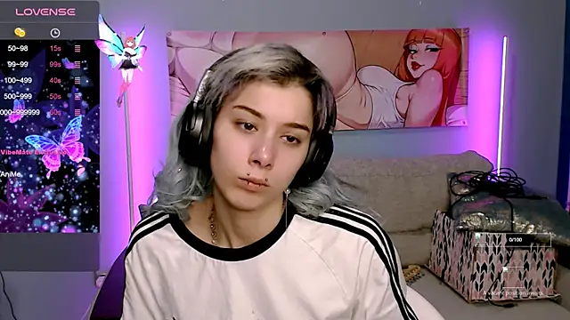 SophieAsh online show from October 17, 2025, 8:06 am