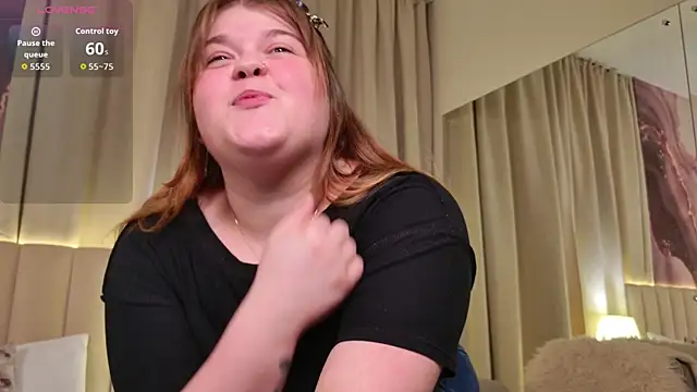Snapshot of Mia_Ray chatting on July 5, 2026, 6:37 pm Mia Ray online show from July 5, 2026, 6:37 pm