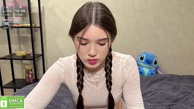 Snapshot of MollyBaby chatting on October 23, 2025, 2:38 pm MollyBaby online show from October 23, 2025, 2:38 pm