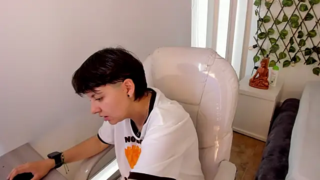 Nathaly ds online show from December 4, 2025, 7:24 pm