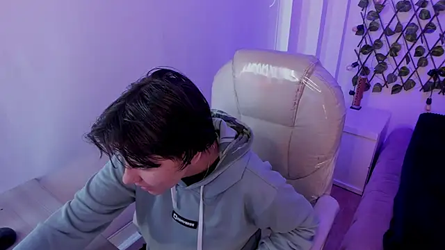 Nathaly ds online show from October 25, 2025, 8:09 pm