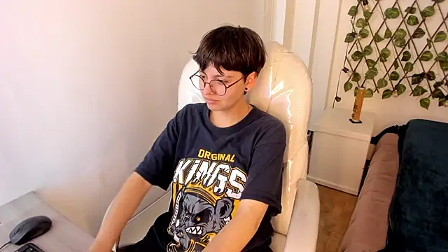 Nathaly ds online show from November 12, 2025, 7:51 pm