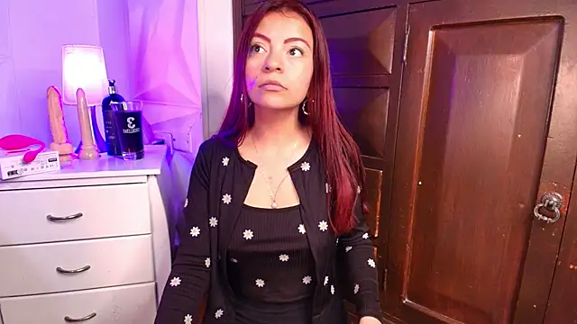 Cherrylionn online show from October 17, 2025, 4:27 am