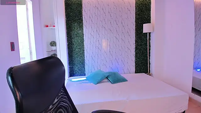 Snapshot of sofiacaramel chatting on December 3, 2025, 4:17 pm sofiacaramel online show from December 3, 2025, 4:17 pm