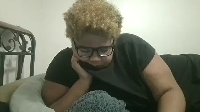 techprincessxx online show from November 21, 2025, 3:16 am