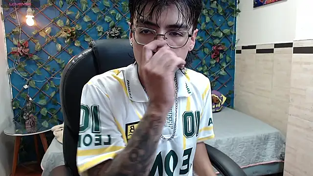 derekfly online show from September 21, 2025, 3:33 am