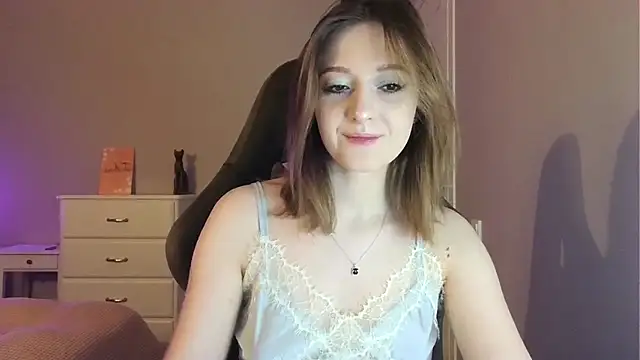 white liillyy online show from April 25, 2026, 8:50 pm