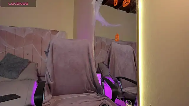 Snapshot of Mia_mtnz02 chatting on October 24, 2025, 1:04 am Mia mtnz02 online show from October 24, 2025, 1:04 am