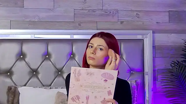 Snapshot of LunaHart chatting on March 4, 2026, 4:09 am LunaHart online show from March 4, 2026, 4:09 am