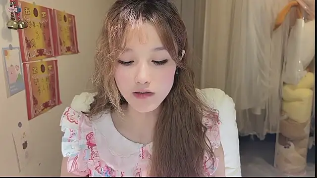 Snapshot of FuFu-puff chatting on October 12, 2025, 12:17 pm FuFu-puff online show from October 12, 2025, 12:17 pm