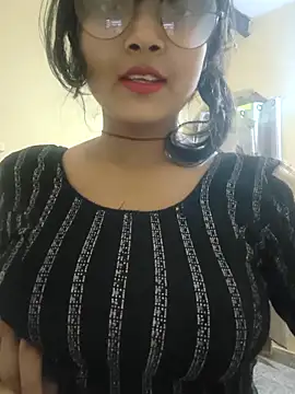 Snapshot of RAYI_Queen_2 chatting on November 20, 2025, 8:26 am RAYI Queen 2 online show from November 20, 2025, 8:26 am