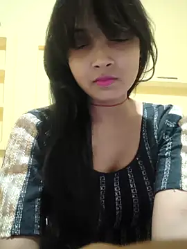 Snapshot of RAYI_Queen_2 chatting on November 9, 2025, 8:46 pm RAYI Queen 2 online show from November 9, 2025, 8:46 pm