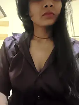 Snapshot of RAYI_Queen_2 chatting on November 10, 2025, 7:19 pm RAYI Queen 2 online show from November 10, 2025, 7:19 pm