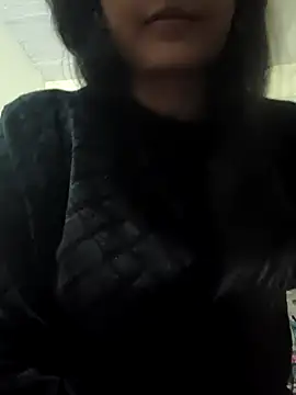 Snapshot of RAYI_Queen_2 chatting on November 11, 2025, 12:44 pm RAYI Queen 2 online show from November 11, 2025, 12:44 pm