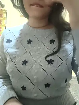 Snapshot of RAYI_Queen_2 chatting on November 23, 2025, 8:02 am RAYI Queen 2 online show from November 23, 2025, 8:02 am