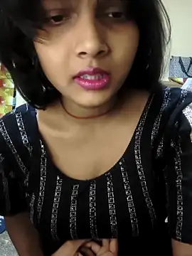 Snapshot of RAYI_Queen_2 chatting on November 24, 2025, 9:31 am RAYI Queen 2 online show from November 24, 2025, 9:31 am