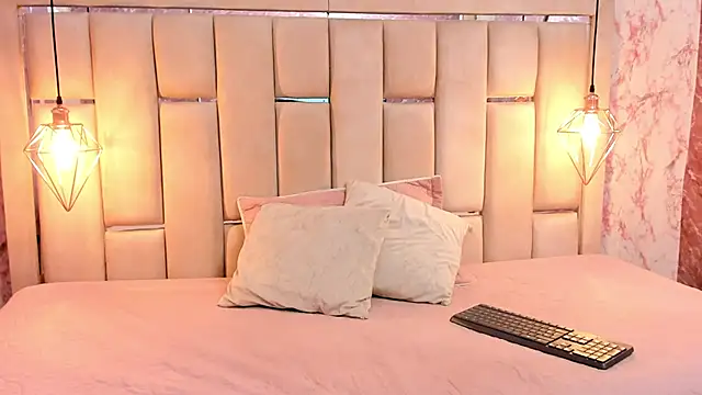 WILD FIREE  online show from October 12, 2025, 8:10 pm