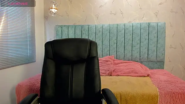 Saya Amaretto1 online show from February 1, 2026, 6:28 pm