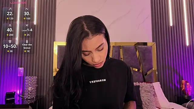 ScarletTorres online show from April 28, 2026, 6:23 pm