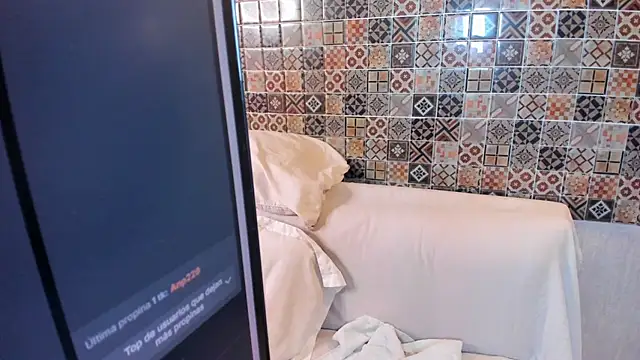 Keyla ruiz  online show from October 8, 2025, 11:34 am