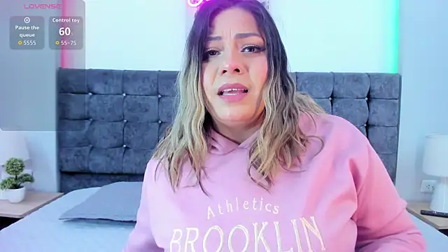 isabella horney  online show from October 13, 2025, 8:21 pm