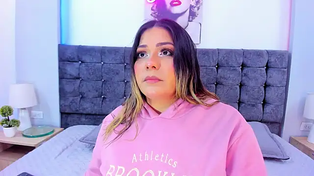 isabella horney  online show from December 22, 2025, 7:36 pm