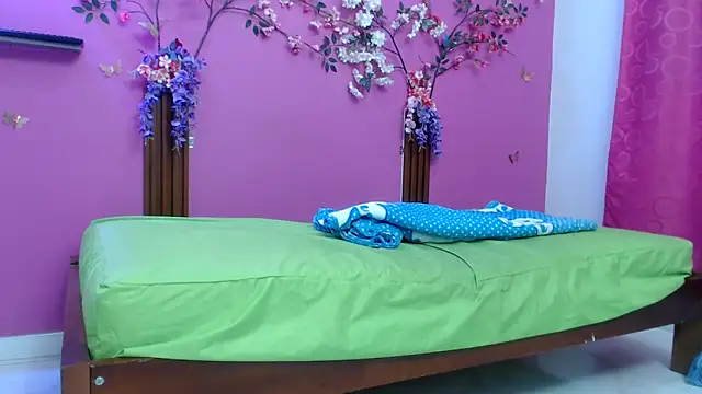 skinnybarbie022 online show from May 4, 2026, 12:14 am