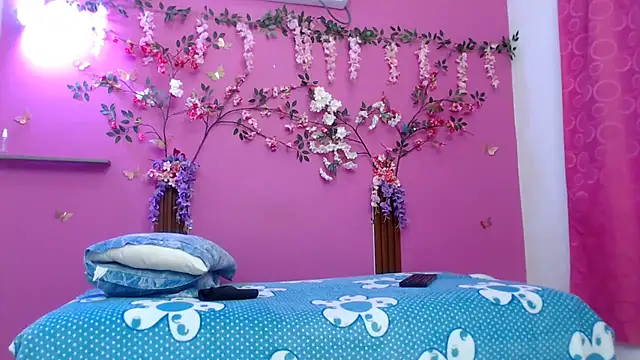 skinnybarbie022 online show from May 8, 2026, 12:47 am
