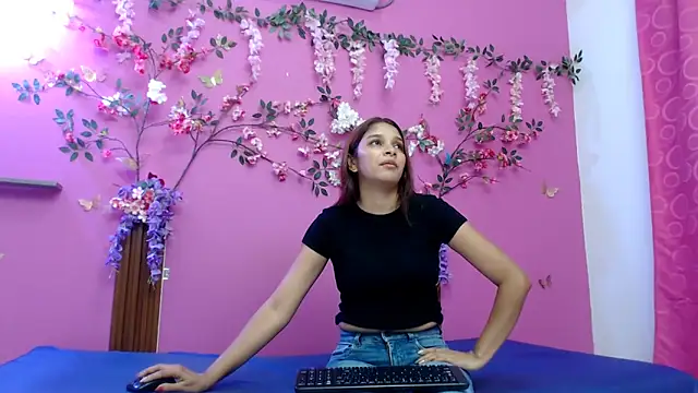 skinnybarbie022 online show from May 14, 2026, 12:29 am