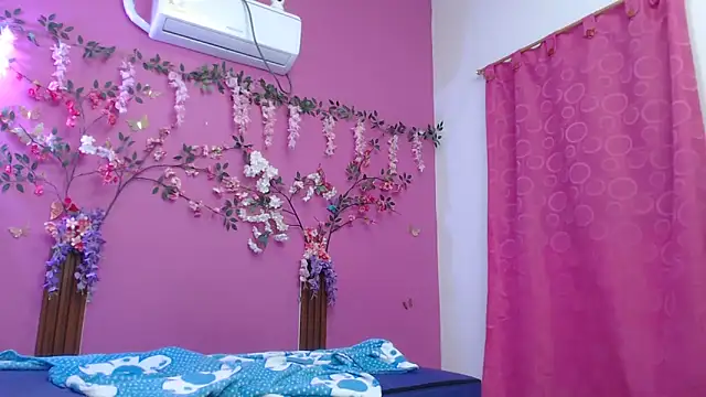 skinnybarbie022 online show from February 14, 2026, 12:55 am