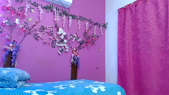 skinnybarbie022 online show from May 11, 2026, 12:45 am