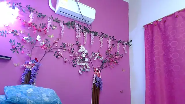 skinnybarbie022 online show from April 24, 2026, 12:34 am