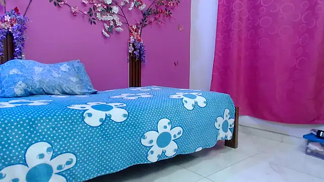 skinnybarbie022 online show from April 26, 2026, 12:41 am