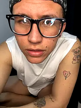 Kurtxxx22 online show from November 7, 2025, 5:12 am