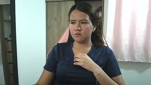 Oliviawatson1 online show from October 21, 2025, 1:21 pm