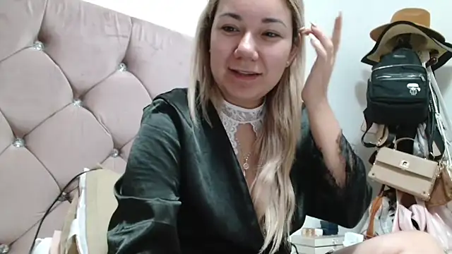 Fabii15 online show from September 22, 2025, 6:41 am