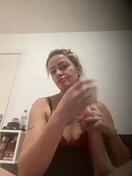 Snapshot of Alerquinasc chatting on December 13, 2025, 11:44 pm Alerquinasc online show from December 13, 2025, 11:44 pm