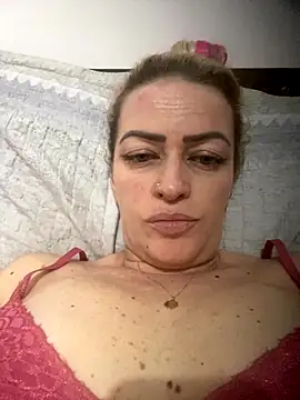 Snapshot of Alerquinasc chatting on October 17, 2025, 4:38 am Alerquinasc online show from October 17, 2025, 4:38 am