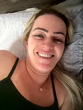 Snapshot of Alerquinasc chatting on November 3, 2025, 4:32 pm Alerquinasc online show from November 3, 2025, 4:32 pm