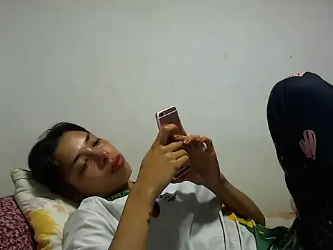 Snapshot of MeganAndMax@xh chatting on October 19, 2025, 4:48 am MeganAndMaxxh online show from October 19, 2025, 4:48 am